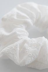 Close-up of off-white embroidered lace scrunchie – Avauma